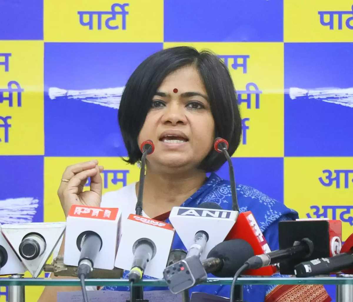 महिला पहलवानों की शिकायत पर प्राथमिकी दर्ज कराने की बजाय बृजभूषण सिंह को बचा रही भाजपा : आप